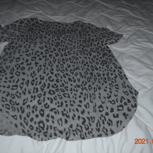 Rae Mode Top - Picture 4 of 4